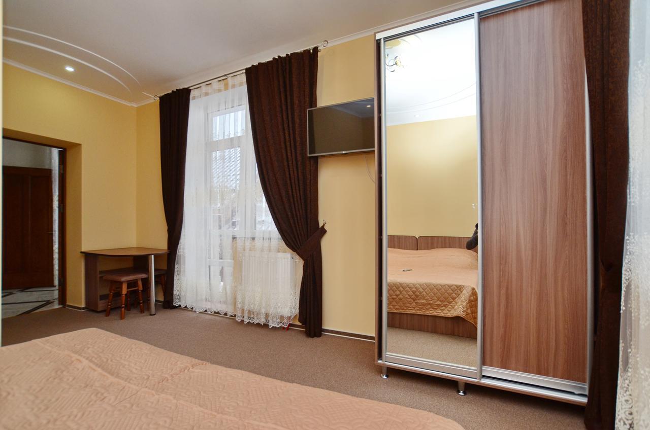 Apart-Hotel Orlan Mykulychyn Extérieur photo